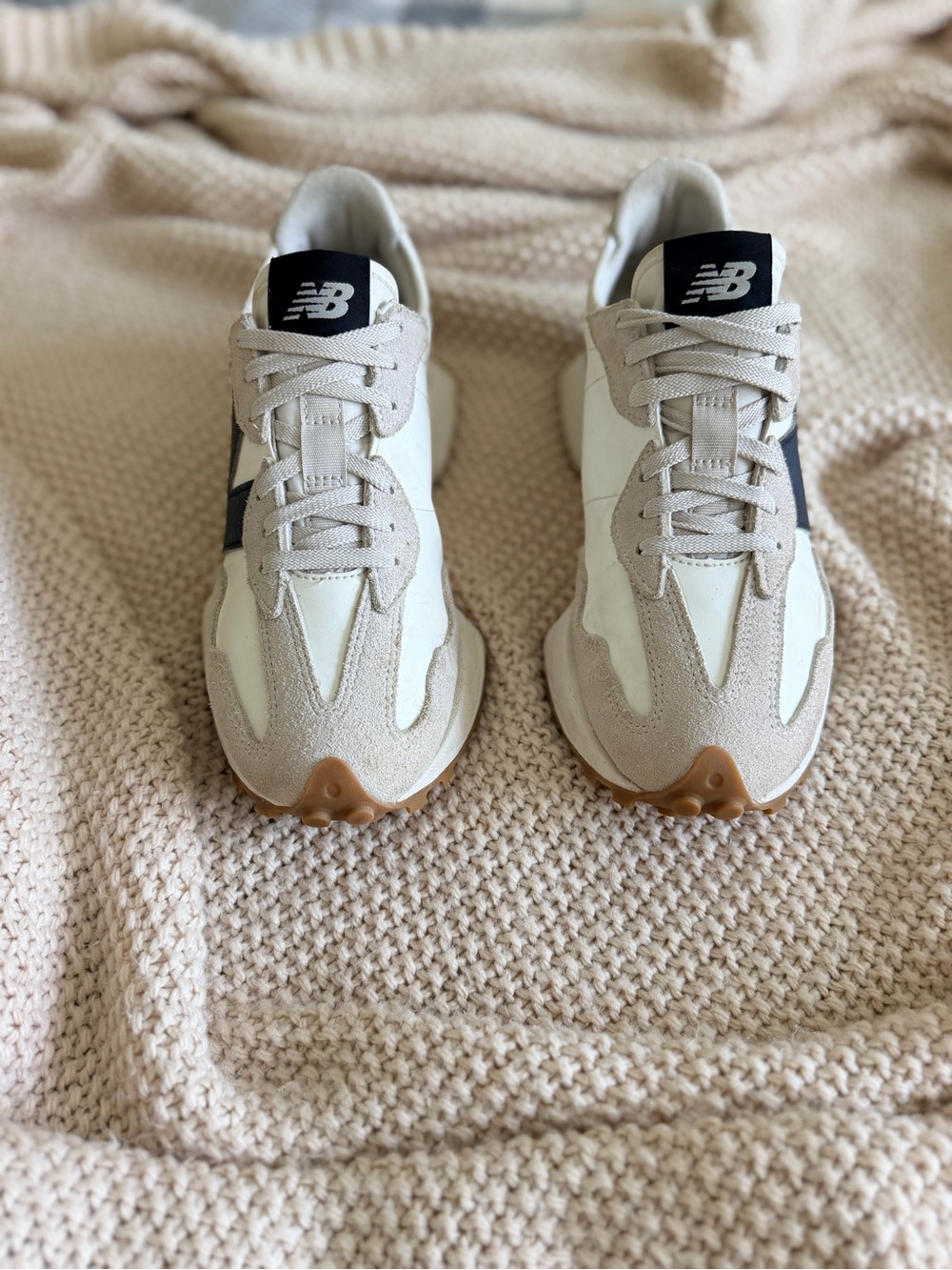 🤍 New Balance 327 Sneakers — Women’s 9 — EUC